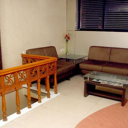 Good Stay Hotel Surat Exterior photo