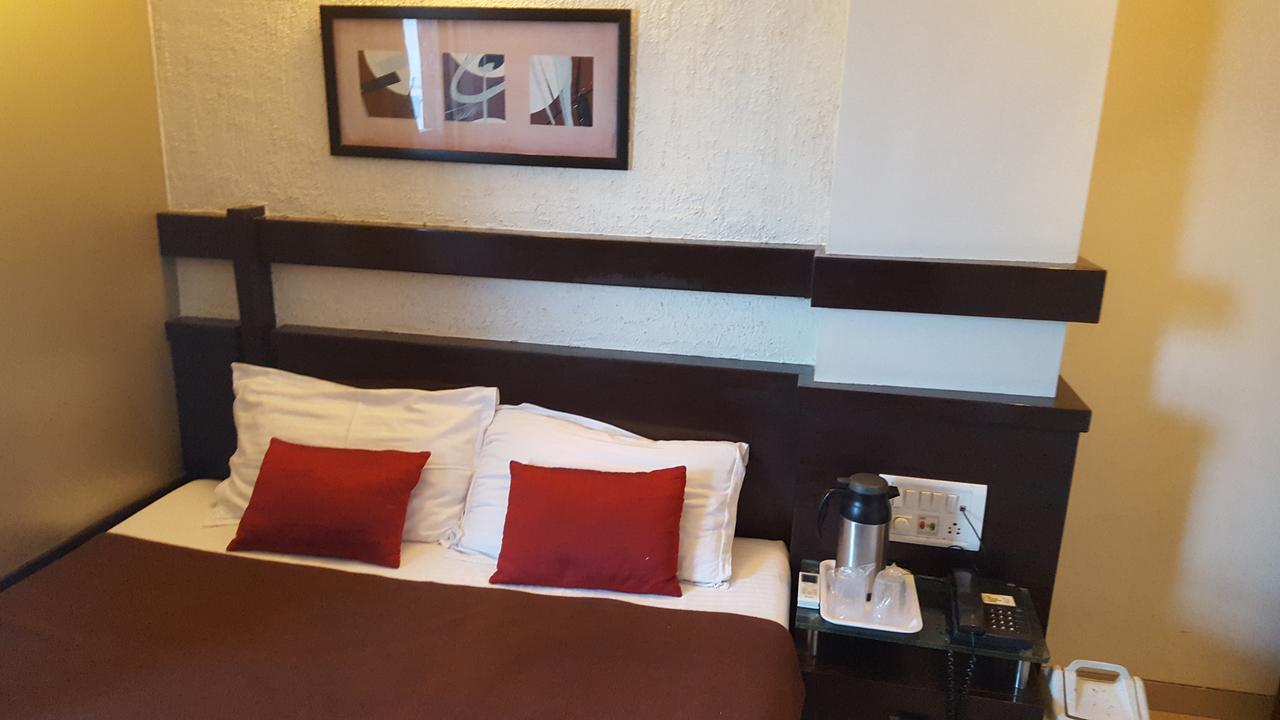 Good Stay Hotel Surat Exterior photo
