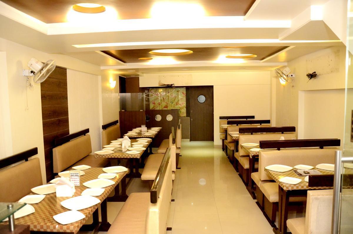 Good Stay Hotel Surat Exterior photo