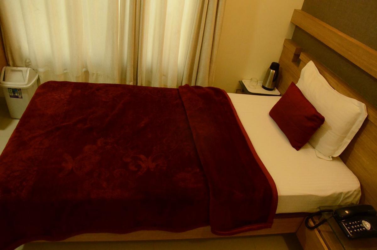 Good Stay Hotel Surat Exterior photo