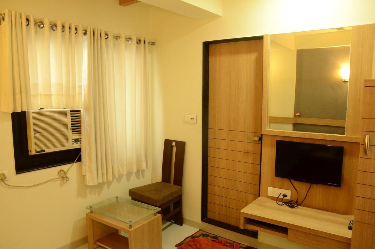 Good Stay Hotel Surat Exterior photo
