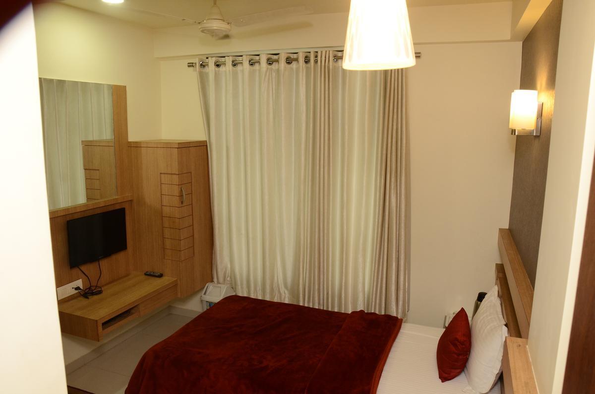 Good Stay Hotel Surat Exterior photo