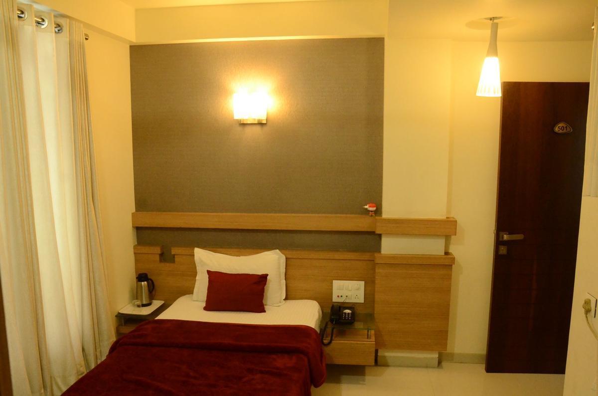Good Stay Hotel Surat Exterior photo